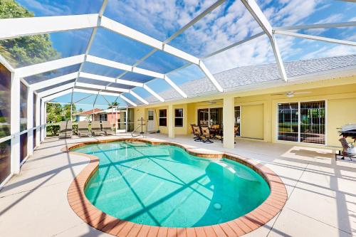 Tropical Terrace Retreat — 4-Star Luxury Hotel in Cape Coral, United States