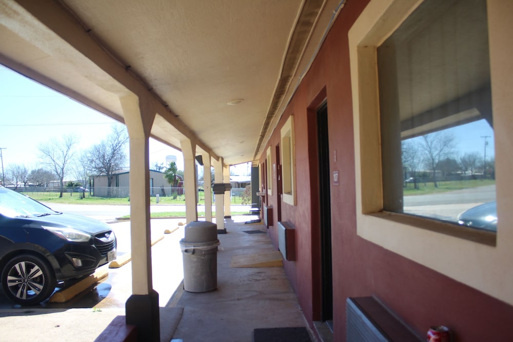 Village Inn Cotulla - photo 39