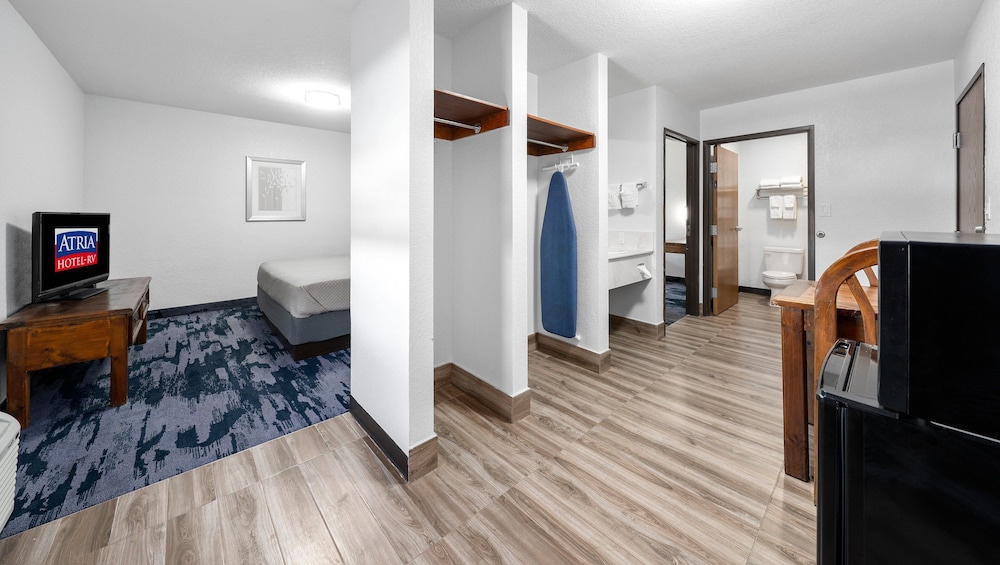 Atria Hotel and RV McGregor - photo 11