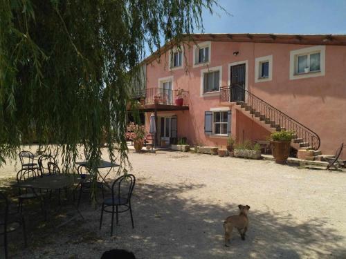 Ecurie Le Pas du Loup — hotel in Caumont-Sur-Durance