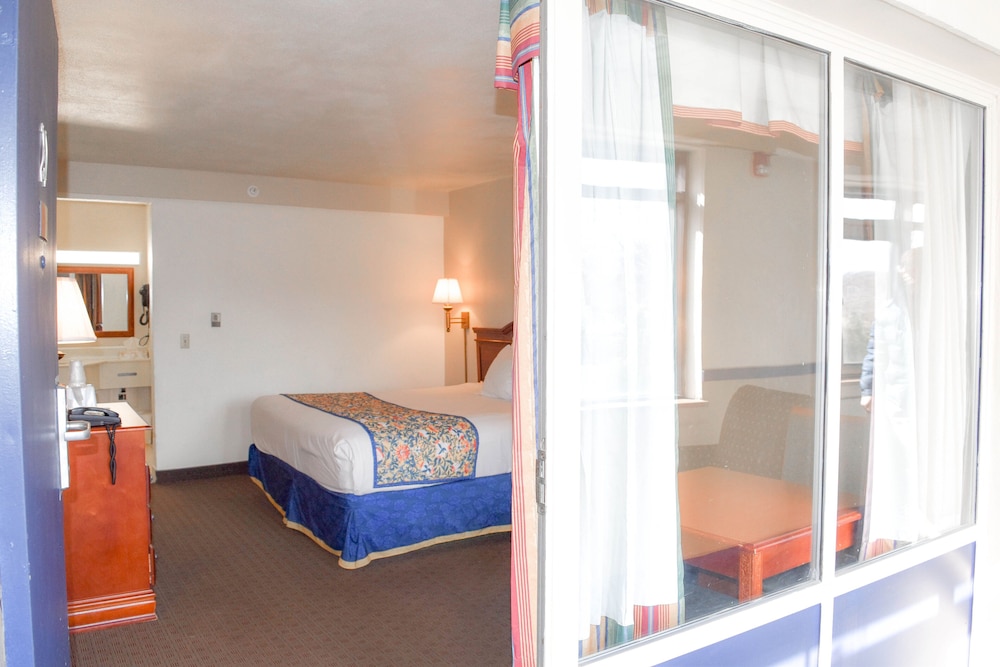Attleboro Motor Inn - photo 8