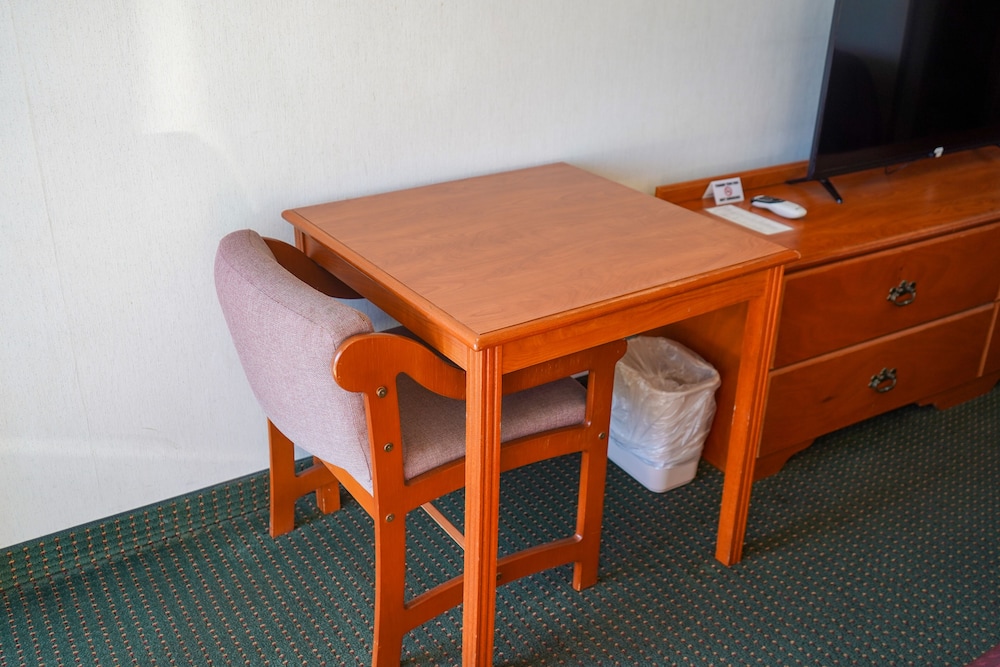 Sunset Inn Clarksville - photo 12
