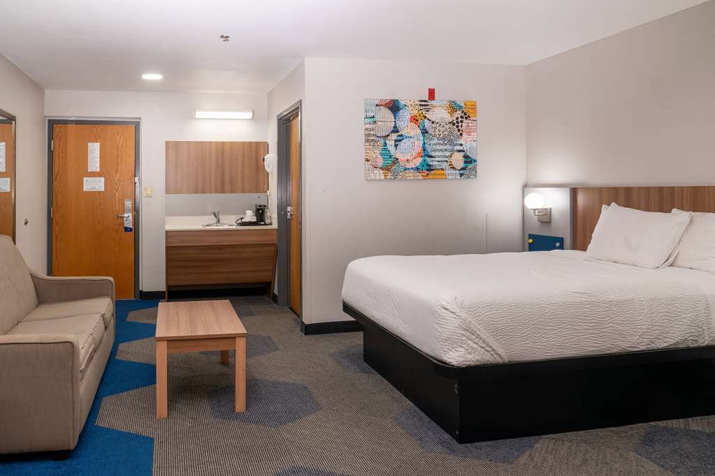 Microtel Inn & Suites by Wyndham Pigeon Forge - photo 17
