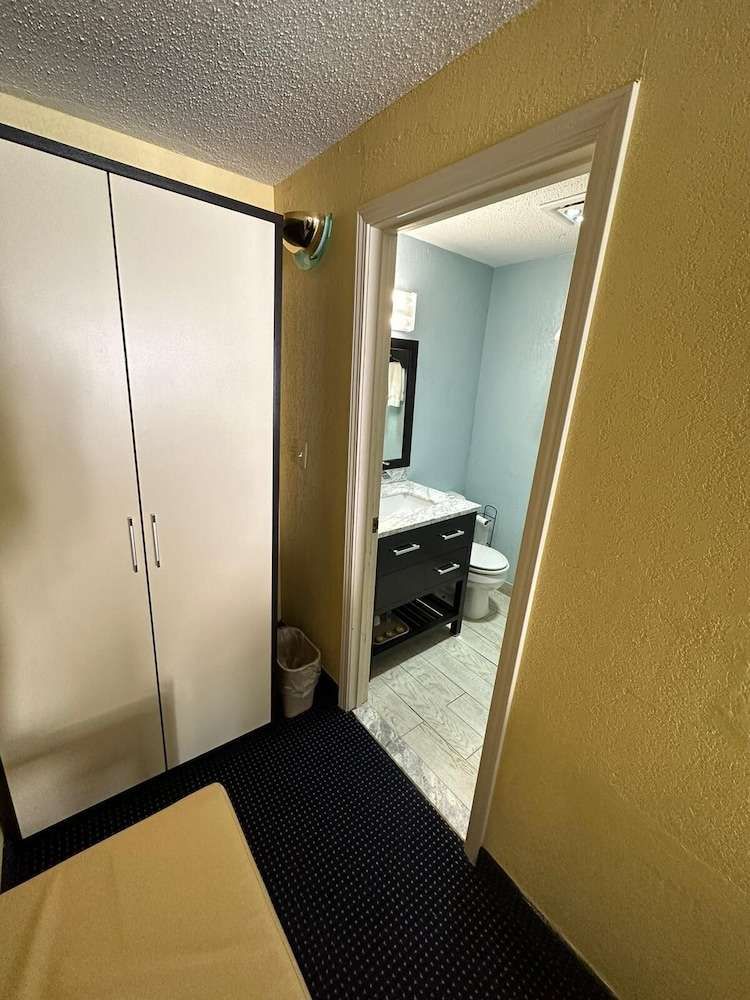 Americas Best Value Inn North Kingstown - photo 4