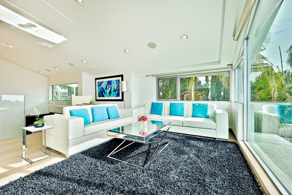 Hollywood Estate With Stunning Views - photo 53