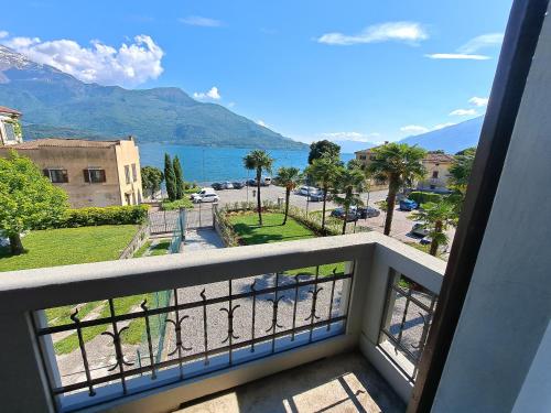 Immobillario Domus Palmae — 4-Star Luxury Hotel in Domaso, Italy