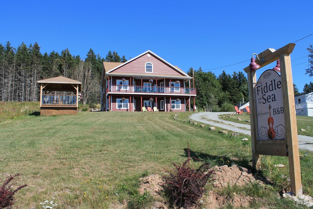 The Fiddle and The Sea B&B — 4-Star Luxury Hotel in Port Hawkesbury, Canada
