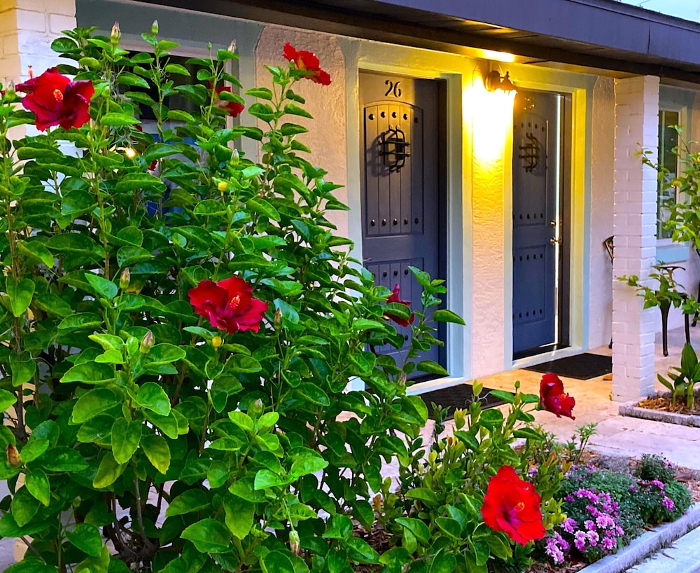 Retreat at Crystal Manatee - carbon neutral hotel in Crystal River