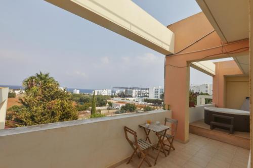 Spectacular Sea View private jacuzzi & table pool