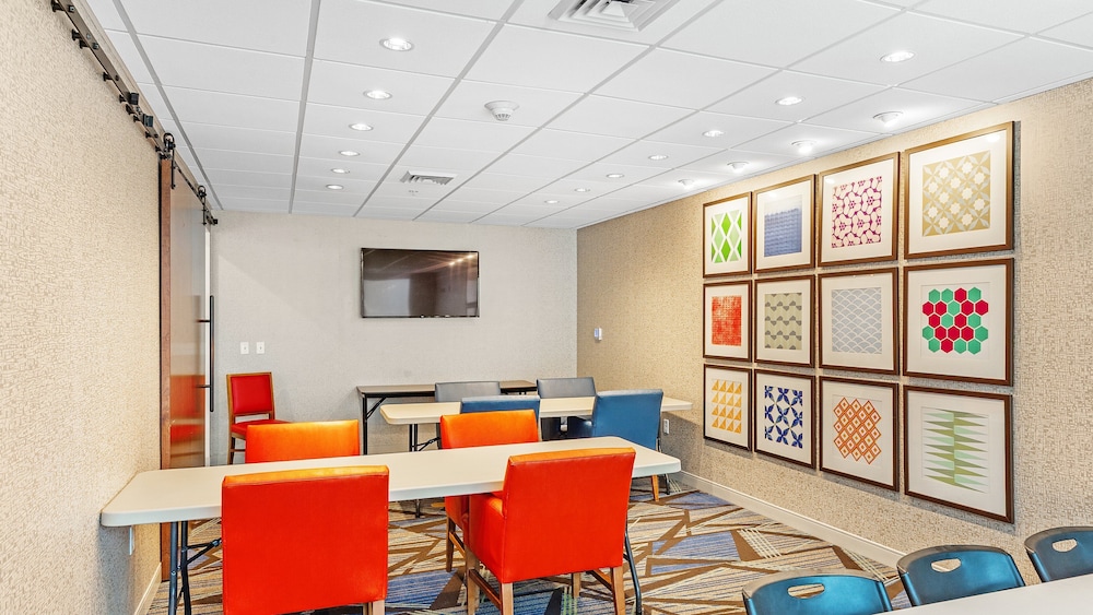Holiday Inn Express & Suites Mobile University Area by IHG - photo 67