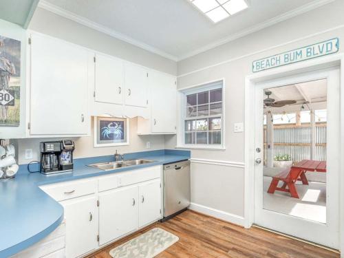 Beach Bum Inn - photo 17