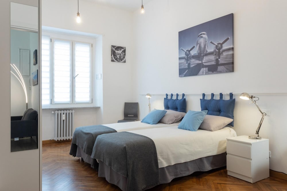 Savonarola 5 Torino 3 0 Sulla via del Treno — 4-Star Luxury Hotel in Turin, Italy
