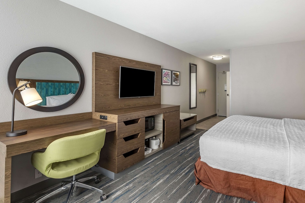 Hampton Inn Ft Collins - photo 8