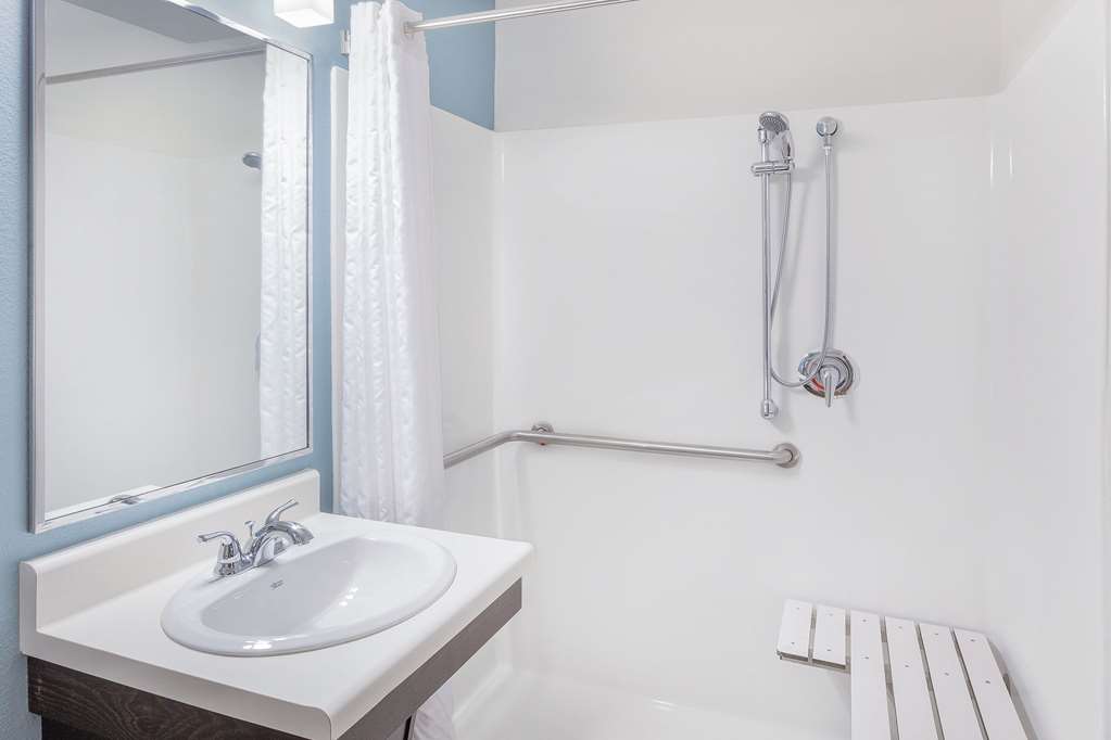 WoodSpring Suites Las Colinas Northwest Dallas - photo 10