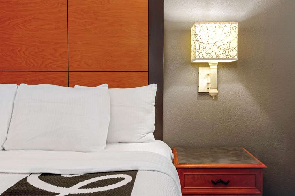 La Quinta Inn & Suites by Wyndham Birmingham Hoover - photo 24