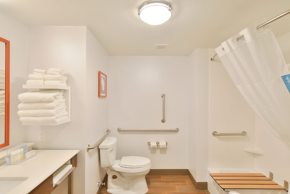 Hampton Inn & Suites Menomonie UW Stout - photo 28