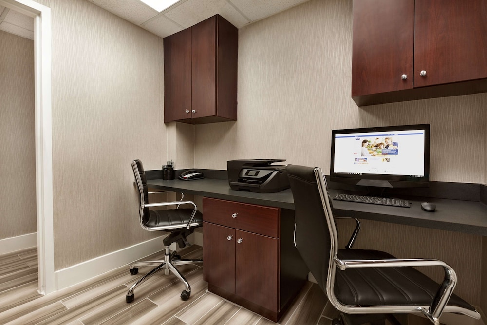Hampton Inn Waycross - photo 21