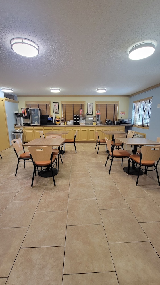 Days Inn by Wyndham Sheridan - photo 18