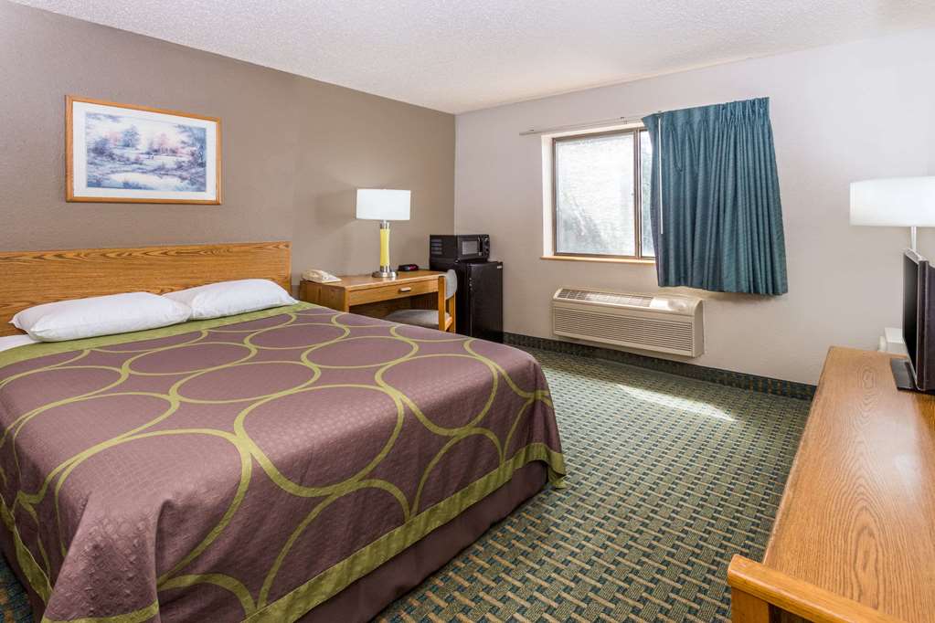 Super 8 by Wyndham St. Charles - photo 9