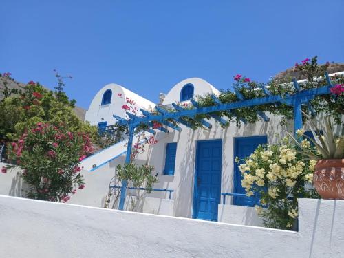 Flora Studios Perissa Santorini — Unknown City — photo 4