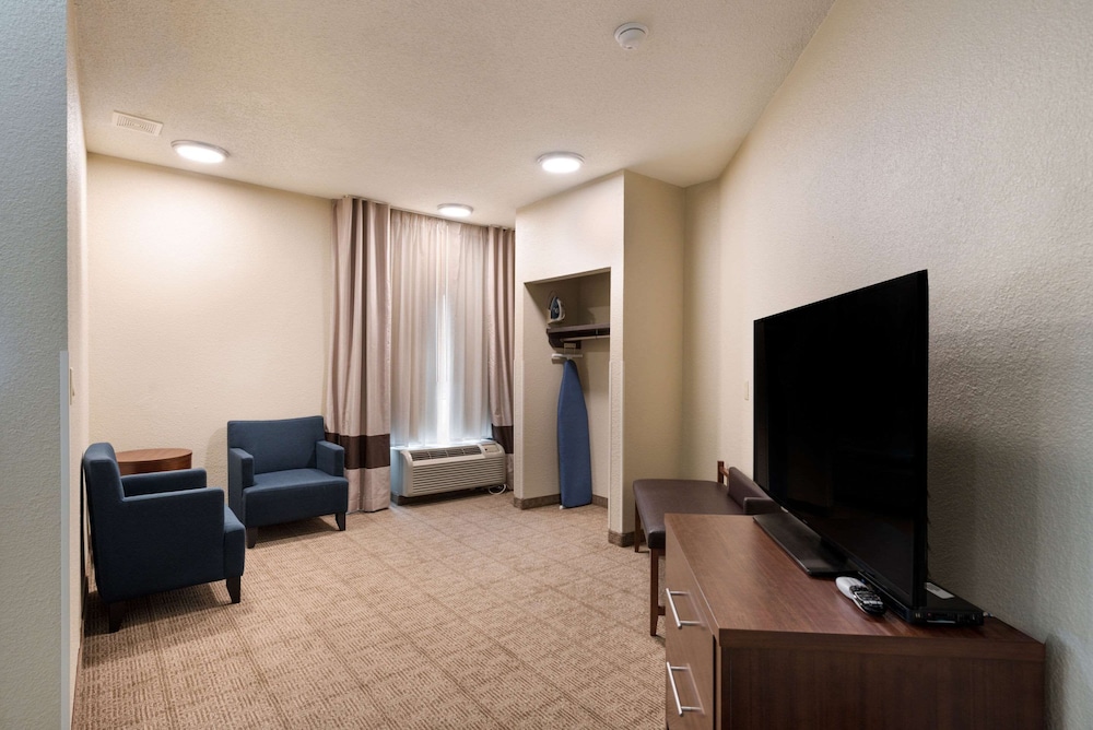 Comfort Suites Monroe - photo 28