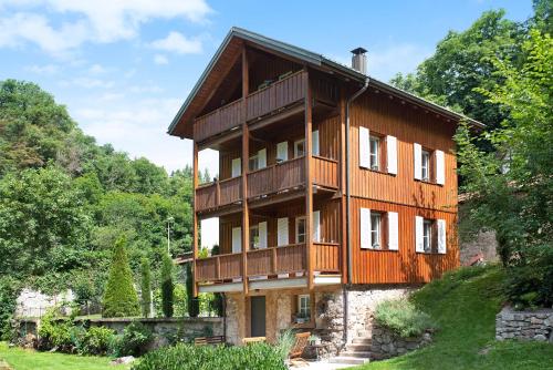 Gutenburghusli Mit Garten Am Fluss — Weilheim