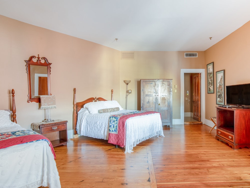 The Belmont Inn - photo 13