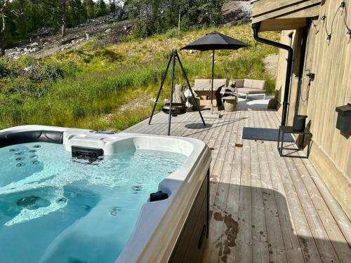 Flott moderne hytte i Holterdalen 4 soverom 2 bad Jacuzzi garasje in Unknown City, Norway