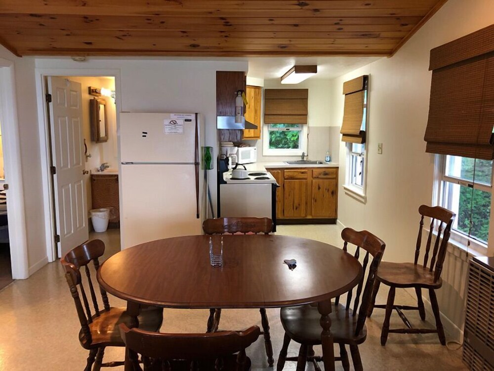 West Winds Motel & Cottages - photo 75