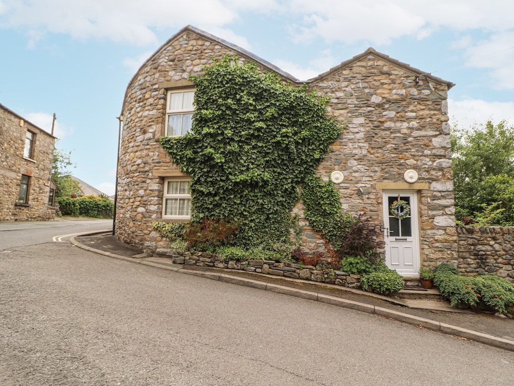 Corner Cottage — 4-Star Luxury Hotel in Carnforth, United Kingdom