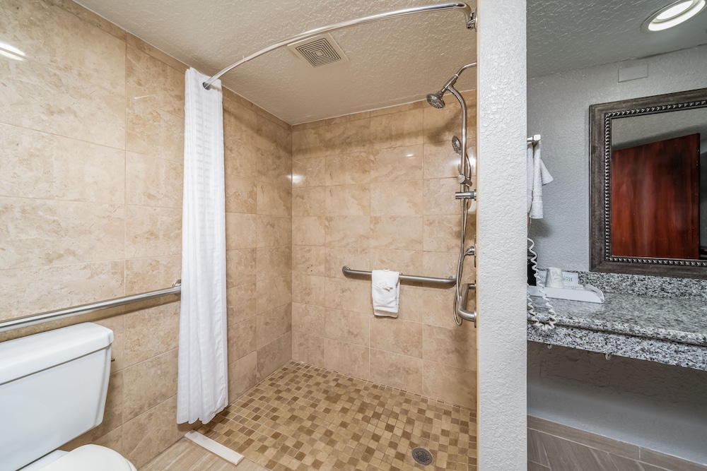 GatorTown Inn - photo 22