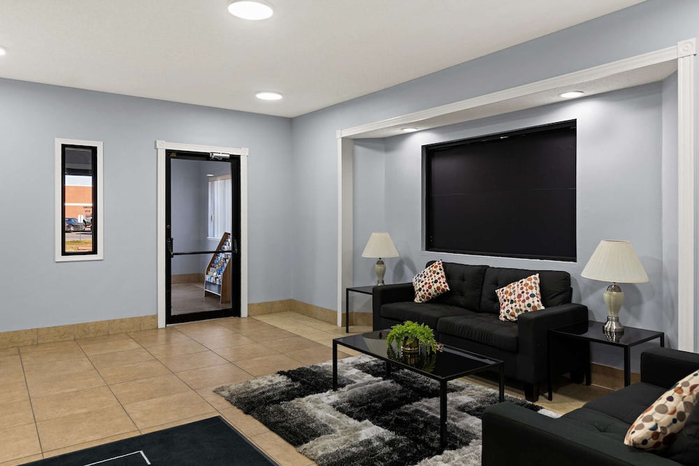 Red Lion Inn & Suites Gretna - photo 4
