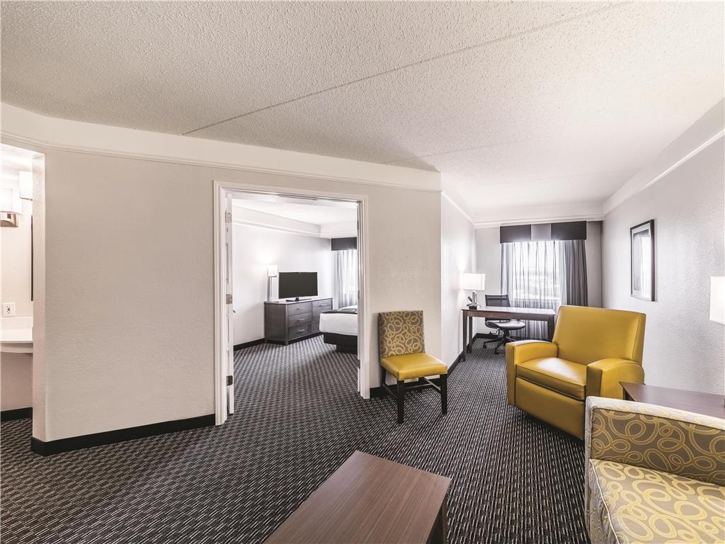 La Quinta Inn & Suites by Wyndham Austin Airport - photo 37