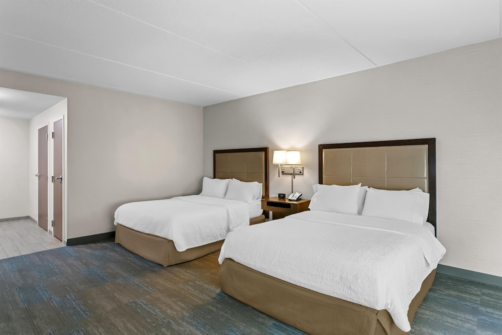 Hampton Inn & Suites Baltimore Woodlawn - photo 11
