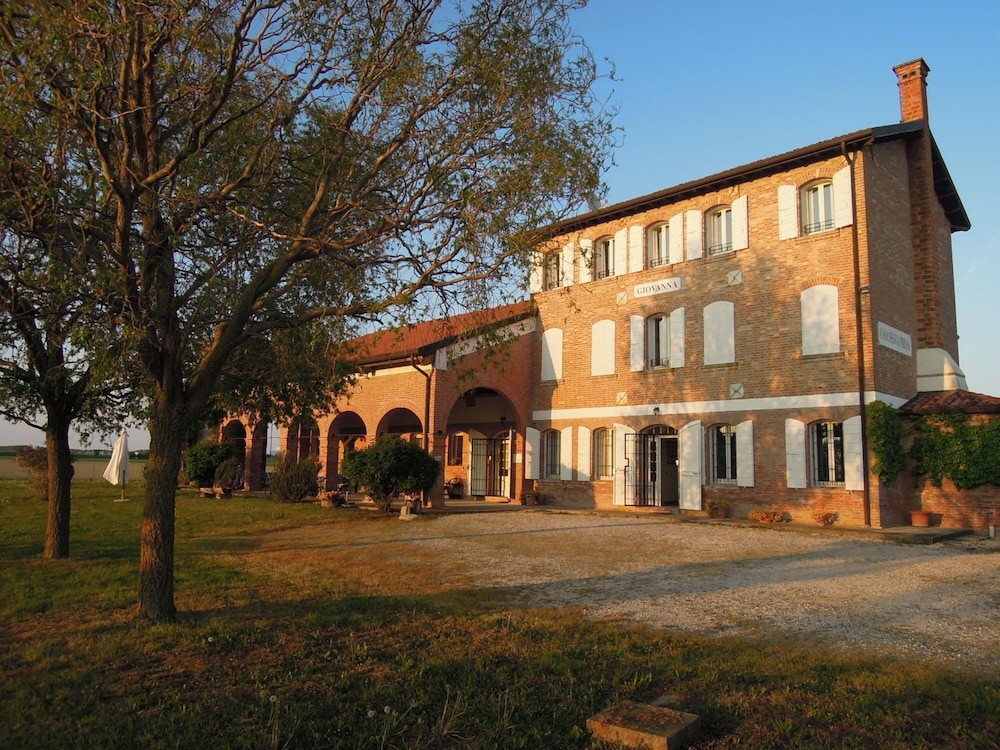 Agriturismo Sesta Presa — 4-Star Luxury Hotel in Caorle, Italy