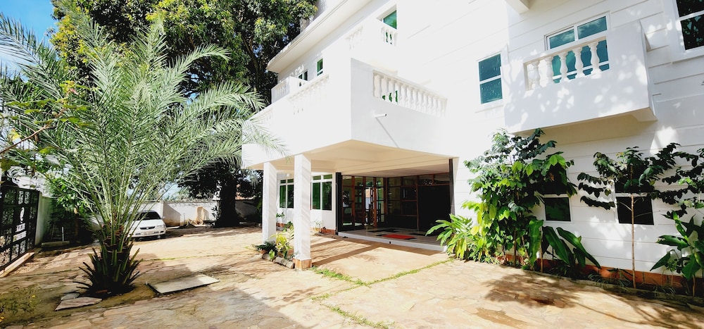 Pulickal Heights Hotel in Entebbe, Republic of Uganda