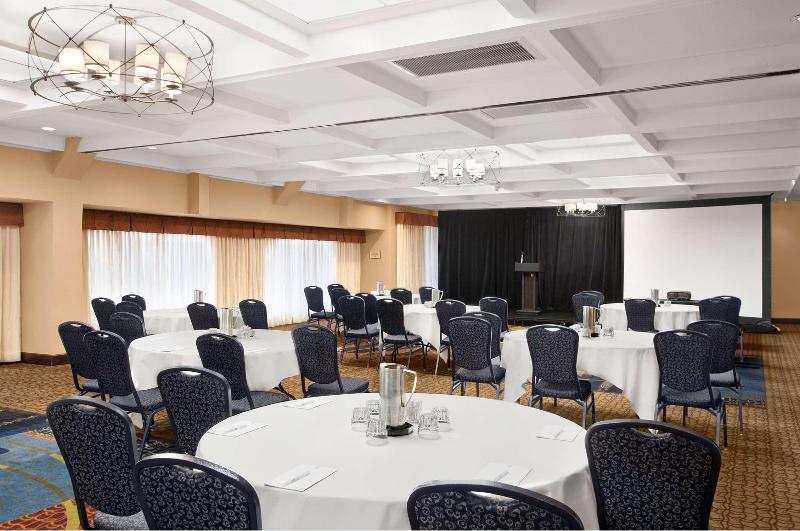 Embassy Suites by Hilton Kansas City Plaza - photo 10
