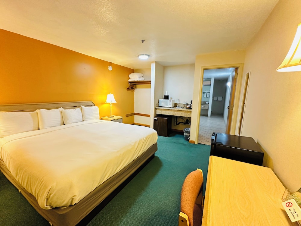 Timberland Inn & Suites - photo 21