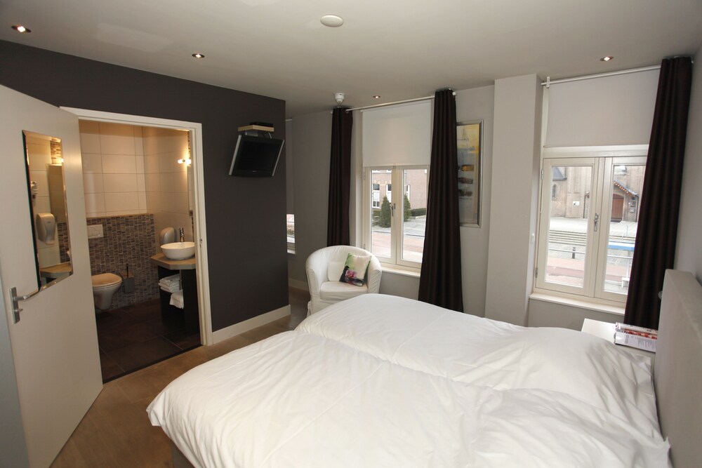 Lightotel Veldhoven — hotel near Eindhoven Airport