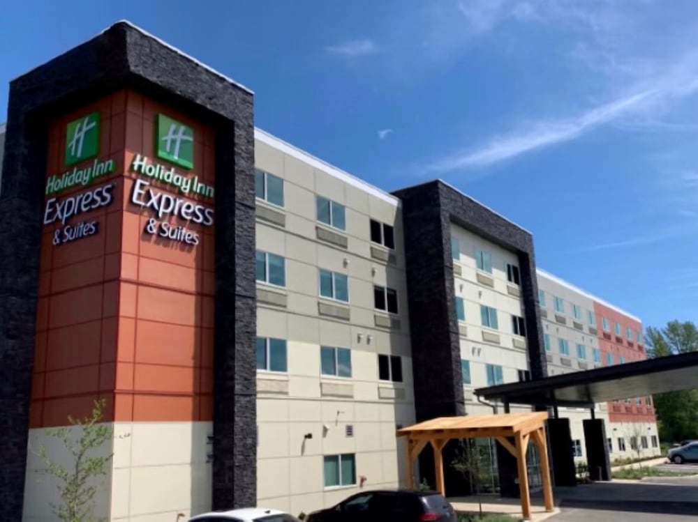 Holiday Inn Express & Suites Courtenay Comox by IHG - carbon neutral hotel in Courtenay