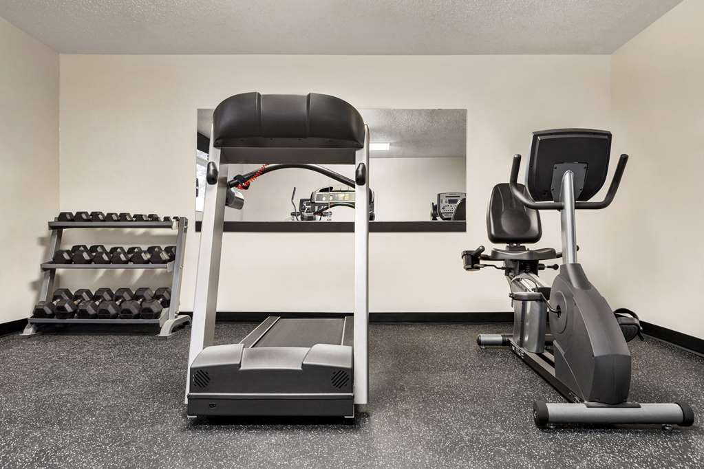 Super 8 by Wyndham Lincoln North - photo 13