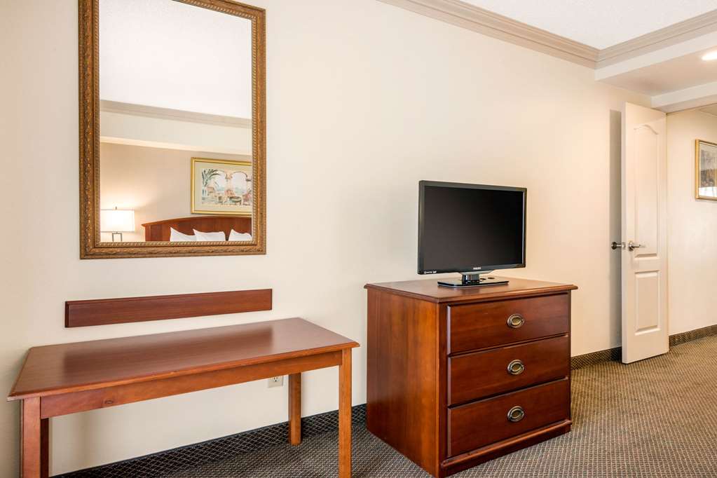 Quality Inn & Suites Tarpon Springs South - photo 25