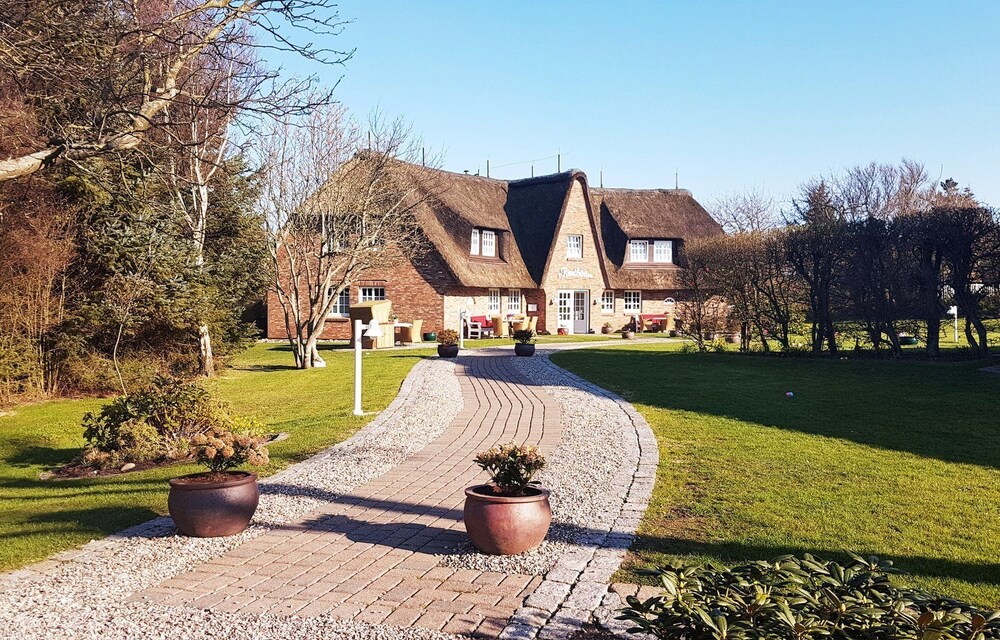 Hotel Reethüüs - carbon neutral hotel in Unknown City