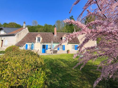 Le trainefeuilles confortable chaleureux 200m du zoo in Saint-Aignan, France