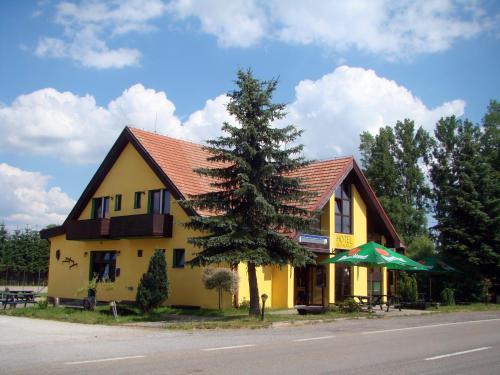 Restaurace penzion Rafael - carbon neutral hotel in Brno