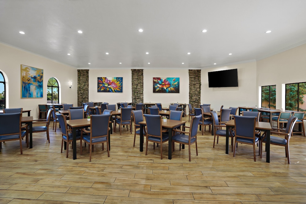 La Fuente Inn & Suites - photo 34