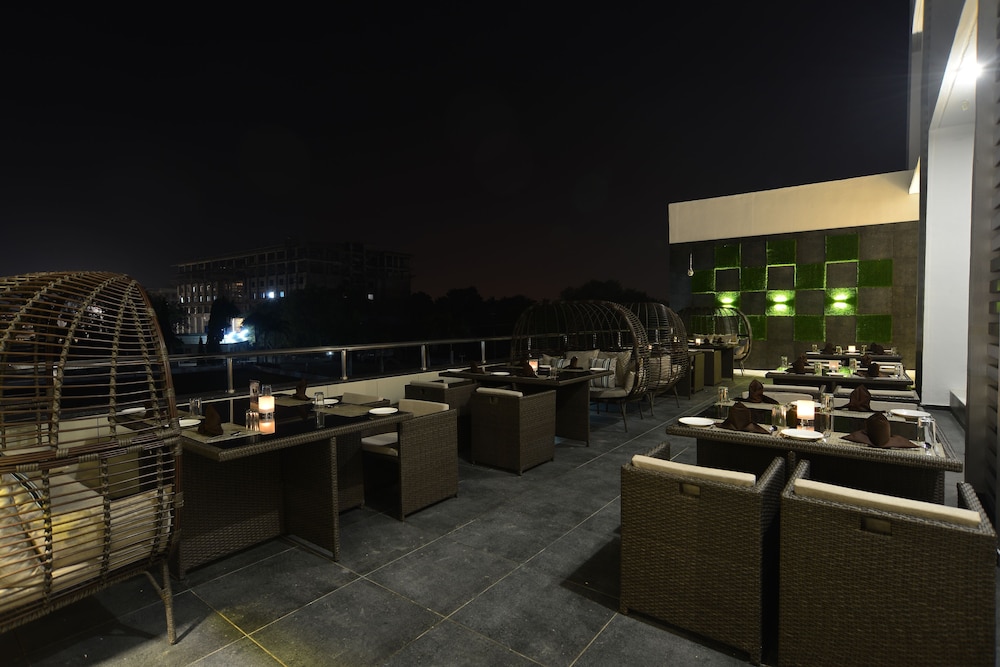 Hotel Jhankar Palace — Dhulia