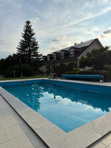 Panzió Pér - carbon neutral hotel in Per