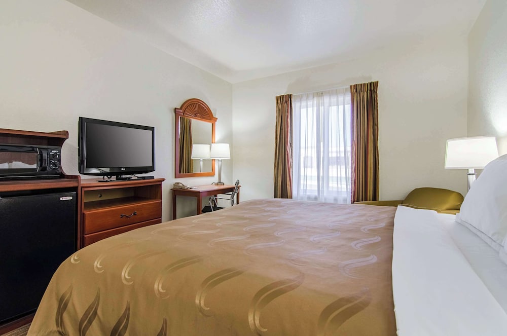 Quality Inn Junction City Near Fort Riley - photo 25