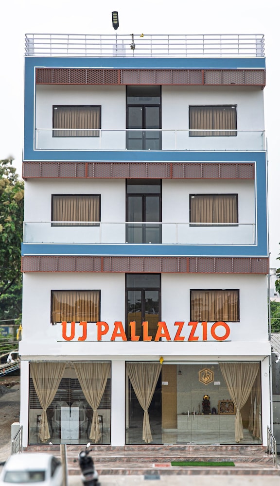 UJ Pallazzio Business Class Luxury Hotel in Tiruvannamalai, India